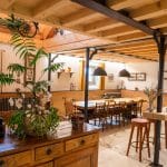 La cuisine collective du gîte vue de l'entrée