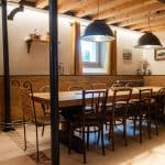 La salle à manger du gîte scapade 74