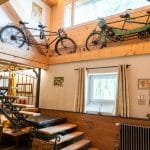 les escaliers du gîte qui mènent vers l'étage