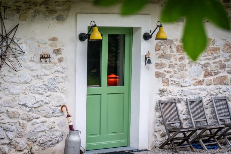 la porte d'entrée du gîte scapade 74 à Chaumont